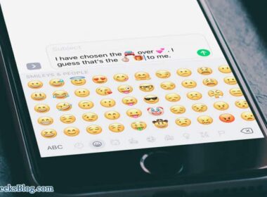 How to replace text to emoji in messages app on iphone