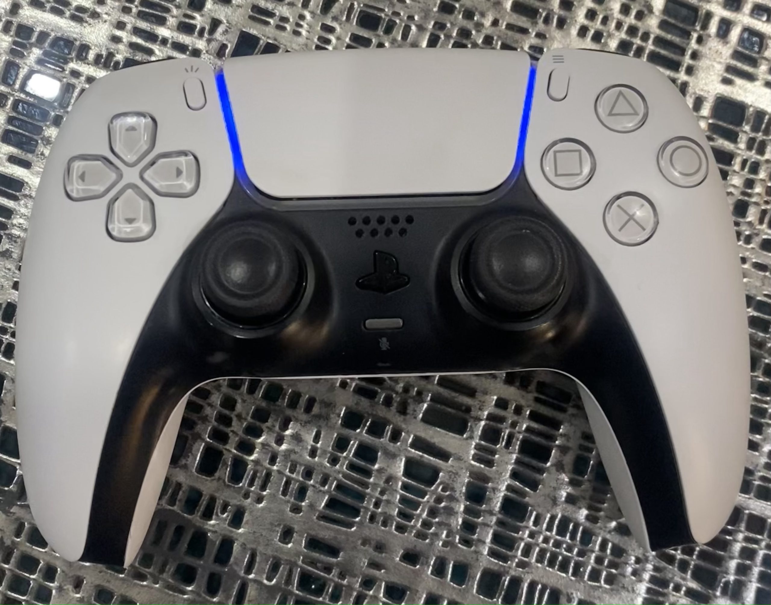 PS5 controller in pairing mode