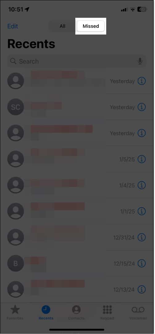 Öppna fliken Missat samtal i telefonappen på en iPhone